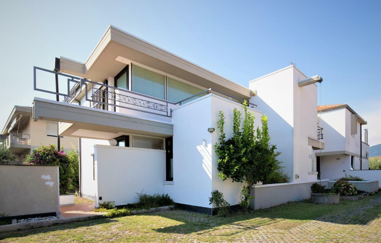 B&B Villa Apuana Marina Di Carrara Eksteriør bilde